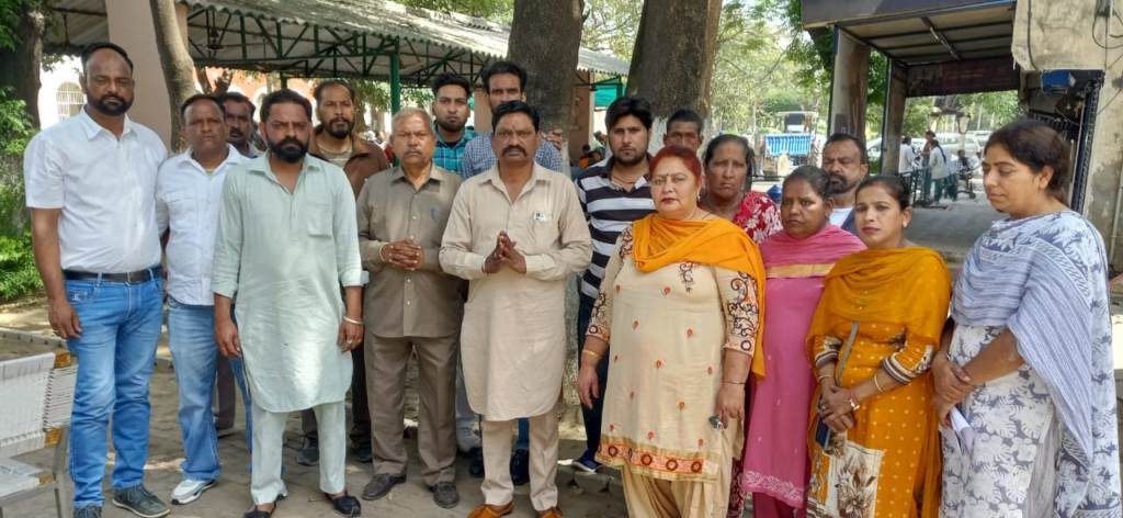 Employees extended support to Rajesh Kumar Golu candidate for the presidential elections of the Class IV Employees Union Rajindra Hospital Patiala